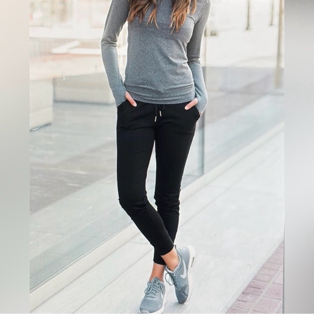 ZYIA Active Unwind Black Joggers